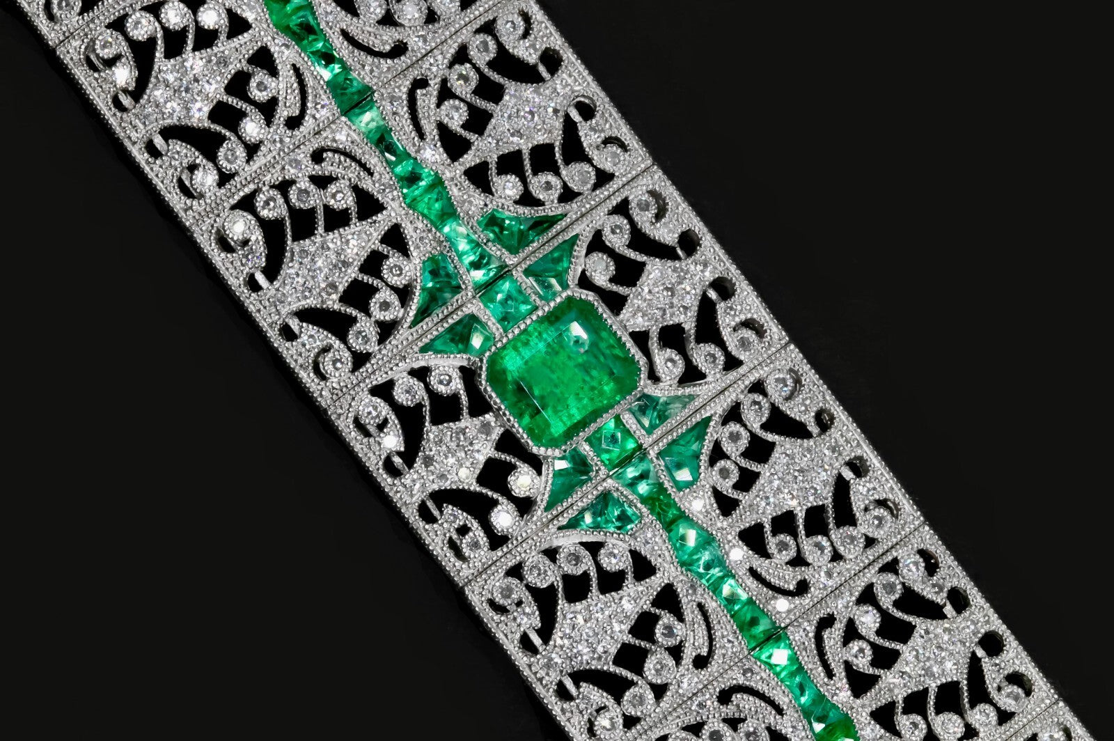 Art Deco Diamond Emerald Platinum Bracelet Handmade Natural 8.14 CTW Certified